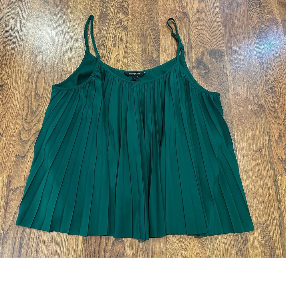 Banana Republic Pleated Spaghetti Strap Tank Women’s Large Green Black Flowy